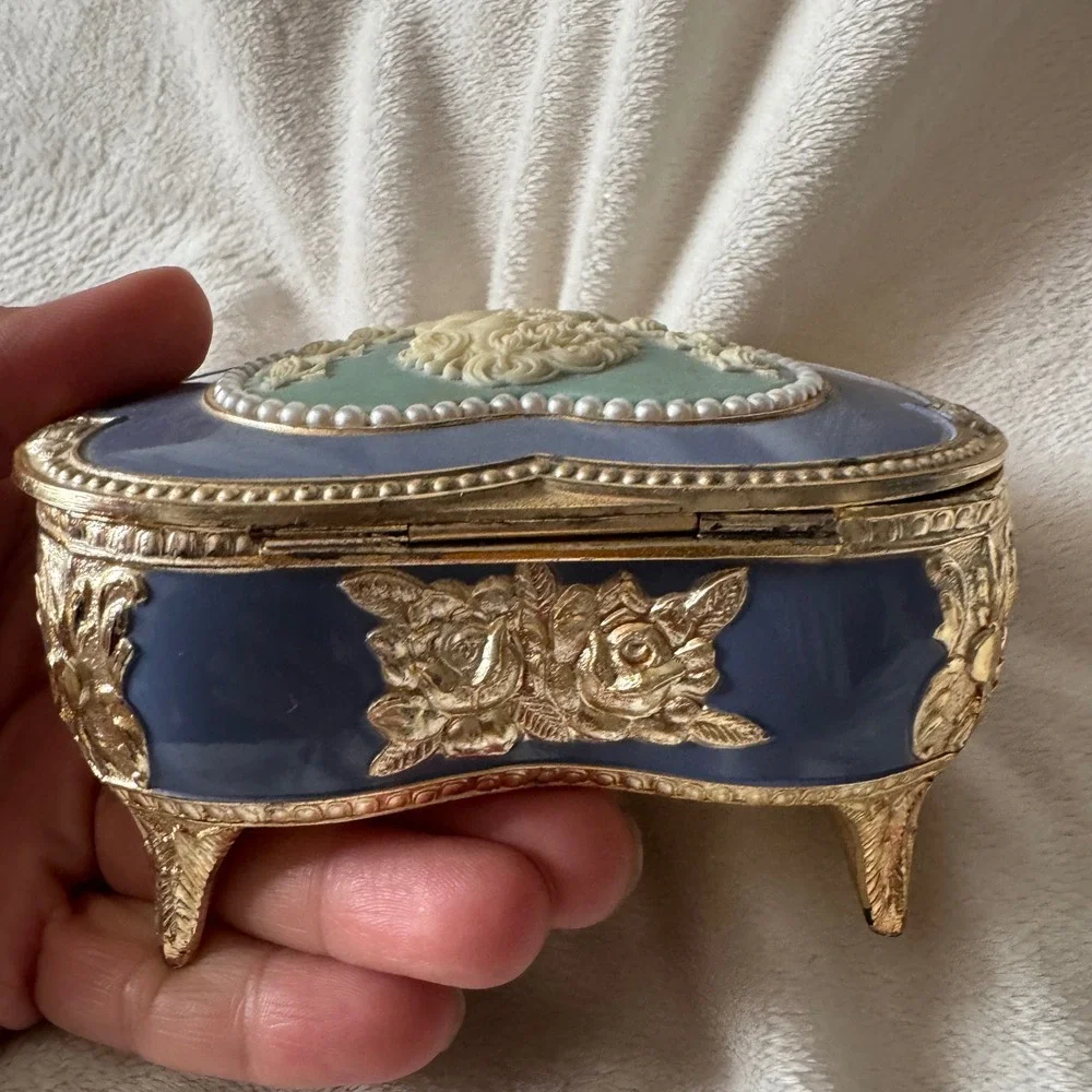 Sankyo Musical Jewelry Box Heart Blue Enamel Gold Cameo Pearl Vintage Japan